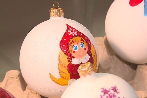 Символы новогодней столицы появились на елочных игрушках