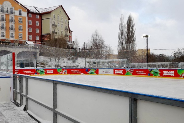 На Лыбедском бульваре открылся новогодний каток