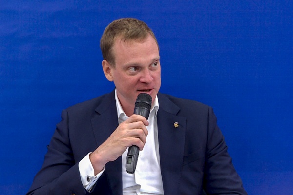 Более тысячи обращений с прямой линии Губернатора взяли на контроль