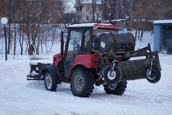 На расчистку трасс выведено почти 600 единиц техники