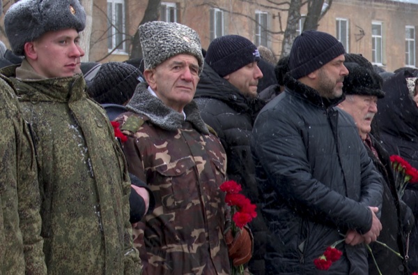 В Гвардейском сквере почтили память участников СВО