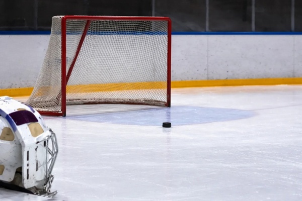 МХК «Рязань-ВДВ» обыграл саратовский «Кристалл» с разгромным счётом