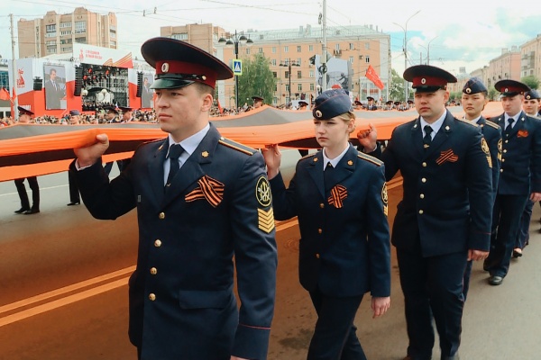 В центре Рязани развернули 300-метровую георгиевскую ленту