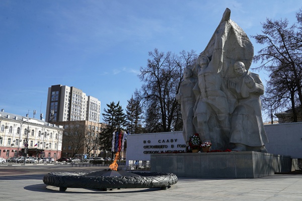 В День Победы Губернатор навестил ветерана Валентина Козлова