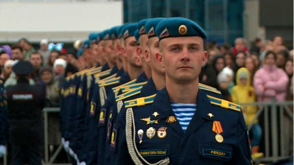 Рязанские десантники вернулись с Парада Победы