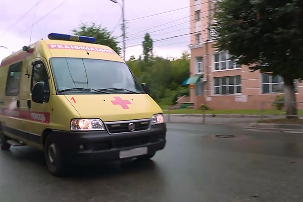 Женщина погибла в ДТП, врезавшись в грузовик в Дядькове