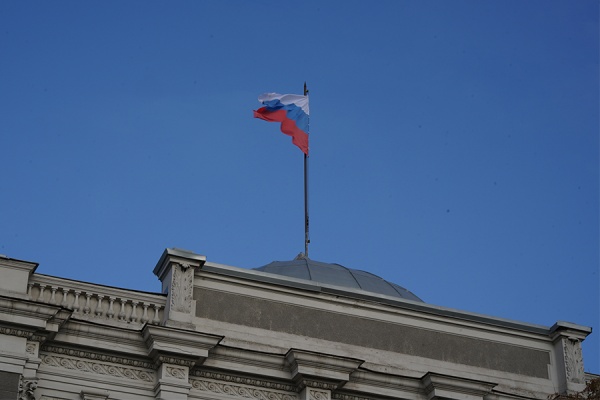 Центробанк снизил ключевую ставку до 18%