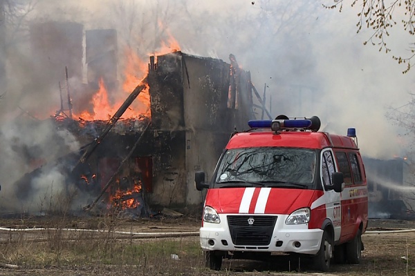 В Сасовском округе 14 пожарных боролись с огнем в доме