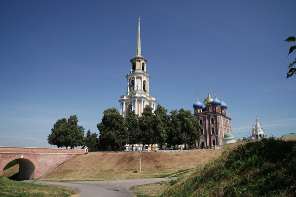 Сенатор Сергей Аноприенко поздравил рязанцев с Днем города