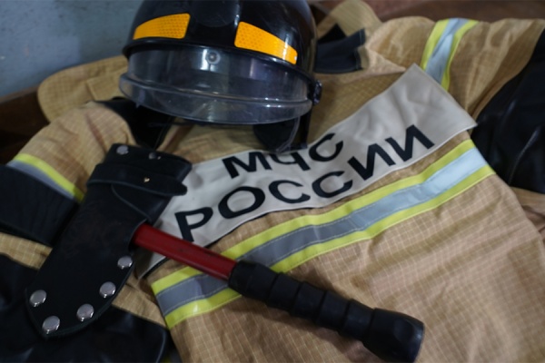 Женщина оказалась заблокированной в горящем доме в Старожиловском районе