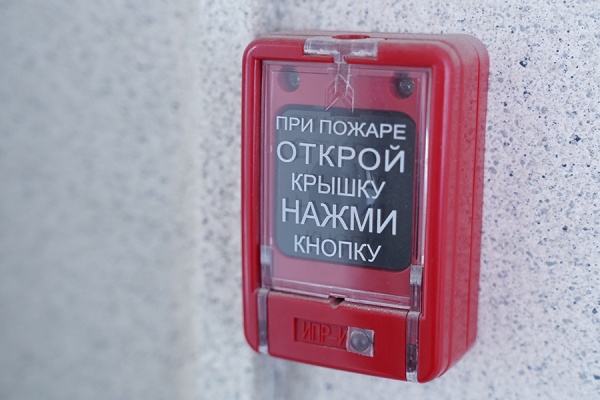 12 человек эвакуировали из горящего дома в Рязани