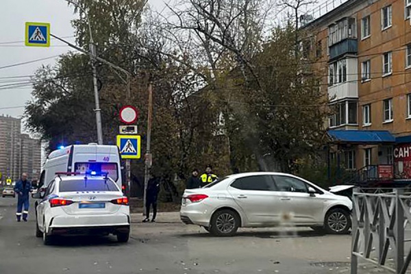 На перекрестке улиц Черновицкого и Островского произошло ДТП