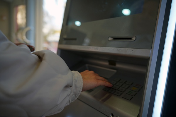 За выходные мошенники обманули трех рязанцев на 1,7 миллиона рублей