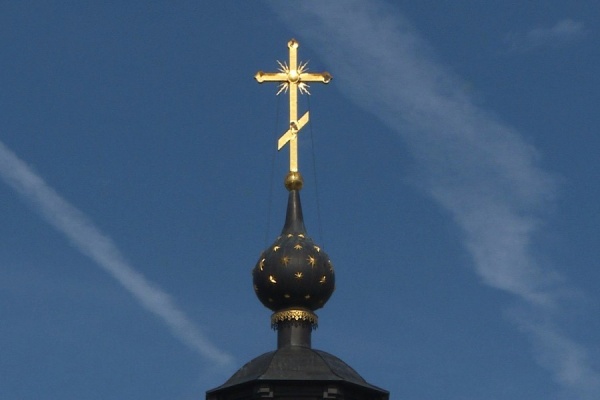 В селе под Рязанью подняли крест на колокольню