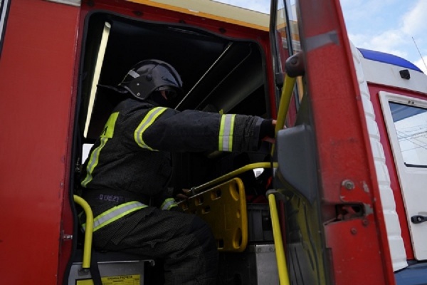 15 человек тушили гараж под Рязанью