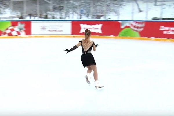 В рязанском Лесопарке заработал каток