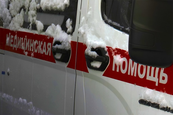 В поселке Дядьково машина скорой помощи застряла в снегу