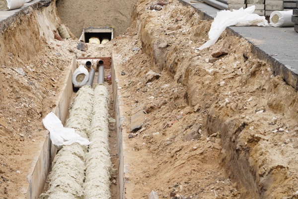 На улице Черновицкой ремонтируют теплотрассу