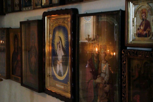 Православные верующие отмечают Сретение Господне