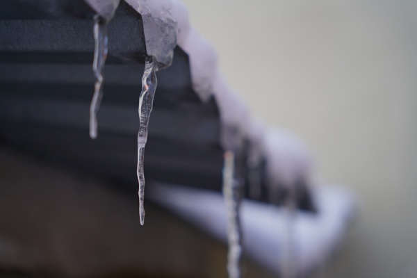 Наледь с крыши травмировала подростка в Касимове