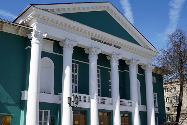 Музыкальный театр приглашает на оперетту «Летучая мышь»