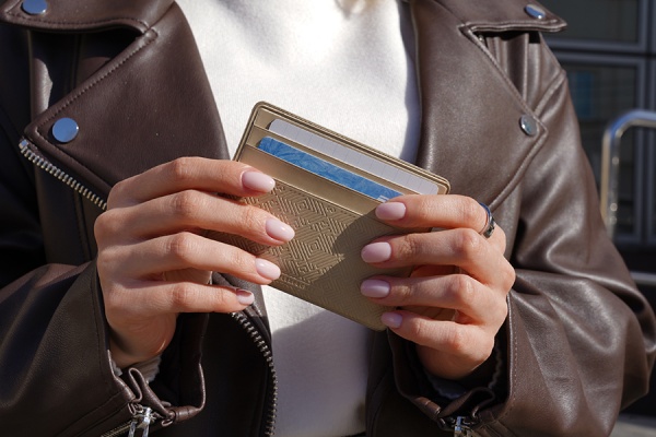 Иностранец потратил почти 20 тысяч с найденной карты рязанки