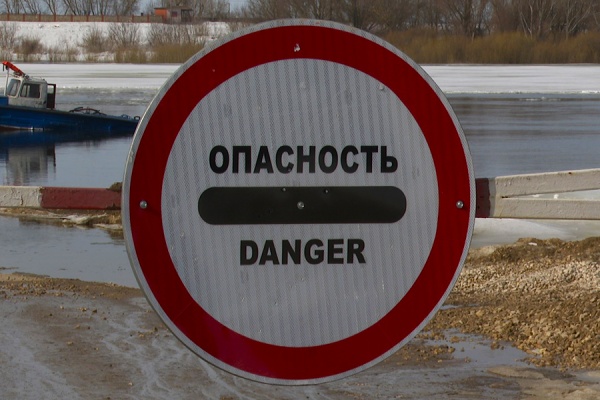 В Касимовском округе вода затопила участок дороги