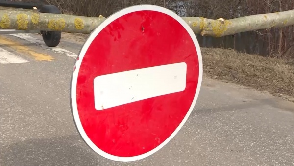 В Борках перекрыли участок дороги