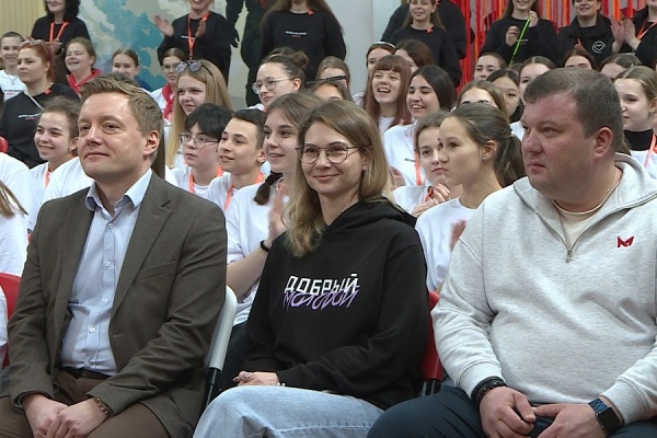 Денис Боков поделился опытом с молодыми волонтерами