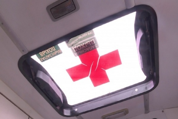 Два человека попали в больницу после аварии