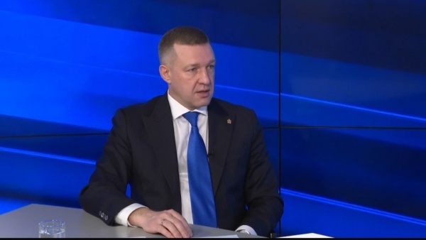 Жители Дядькова пожаловались на единственную дорогу в город