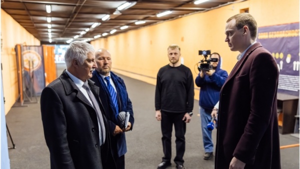 Губернатор и Председатель ДОСААФ РФ оценили стрелковый центр в Рязани