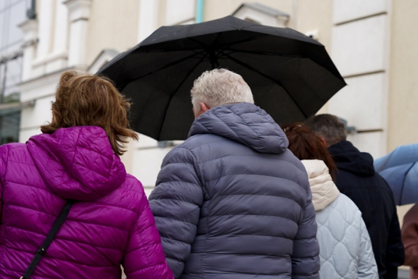 МЧС предупреждает о ветре до 17 метров в секунду и сильном дожде