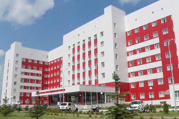 Территорию рязанской БСМП приводят в порядок после зимы