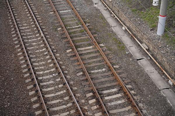 Рабочий погиб под корпусом вагона в Рязани