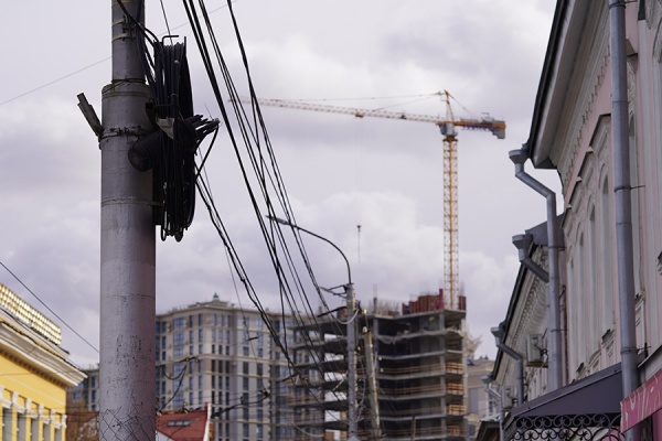 В Рязани срезали более 25 километров бесхозных проводов