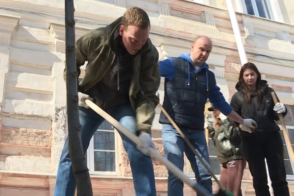 Павел Малков принял участие в субботнике в Рязани