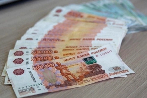 18-летнюю рязанку подозревают в работе на мошенников