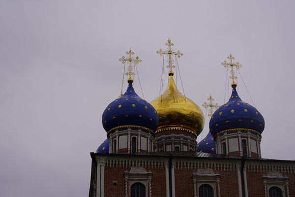 Православные христиане встречают Троицу